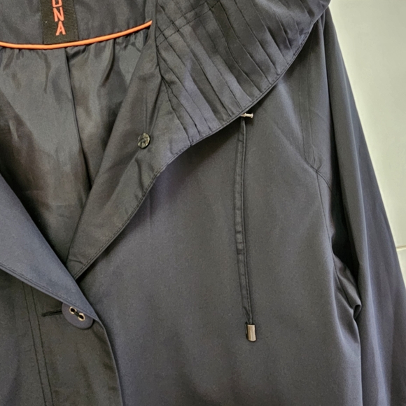 Minimalist Anorak Raincoat - Picture 6 of 10